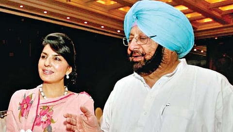 कॅप्टन अमरिंदर सिंग यांच्यासह पाकिस्तानी पत्रकार मैत्रीण अरुसा आलम.