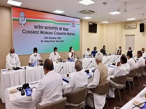 काँग्रेस अध्यक्ष निवड ‘या’ महिन्यात; राहुल गांधींना साकडे