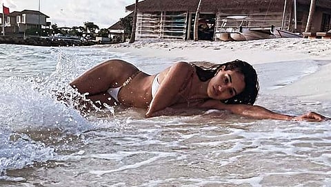 सेक्सी बिकिनीत दिशा पटानी हिचा बीचवर ग्लॅमरस अवतार ❤️❤️❤️