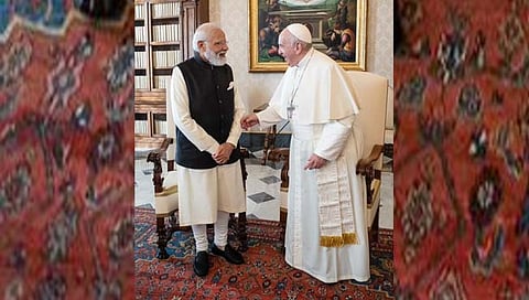 पीएम मोदी यांनी व्हॅटिकन सिटीमध्ये पोप फ्रान्सिस यांची भेट घेतली. 