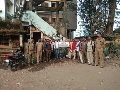 प्रलंबित मागण्यांसाठी महाड एसटी आगारामध्‍ये पहाटेपासून बंद आंदाेलन