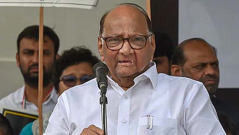 आस्थेला धक्का बसत आहे, तुटेपर्यंत ताणू नका; शरद पवारांकडून एसटी कर्मचाऱ्यांना आवाहन