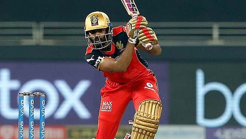 Bangalore vs Delhi : श्रीकार भारतच्या षटकाराने साकारला आरसीबीचा विजय