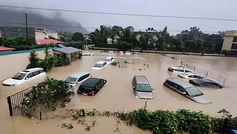 उत्तराखंडमध्ये झालेल्या पावसाता आतापर्यंत ४७ जणांचा मृत्यू झाला आहे. चार धाम यात्रा आजपासून पुन्हा सुरु होणार आहे.  