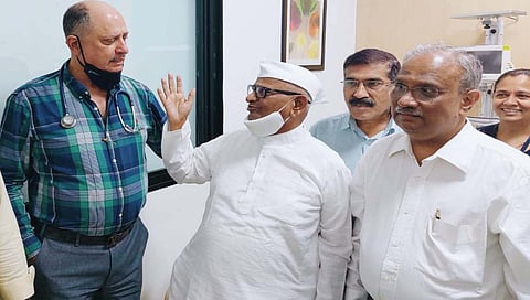 आण्णा हजारे एकदम फिट : डॉक्टरांच्या परवानगीने राळेगणसिद्धीला रवाना