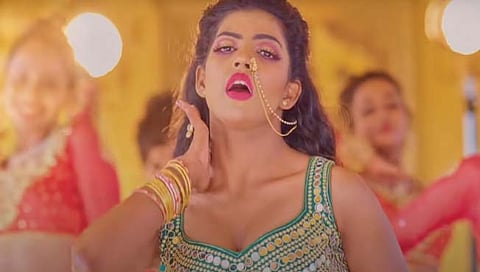 माधुरी पवारच्या मादक अदांची ‘शेल्फी’