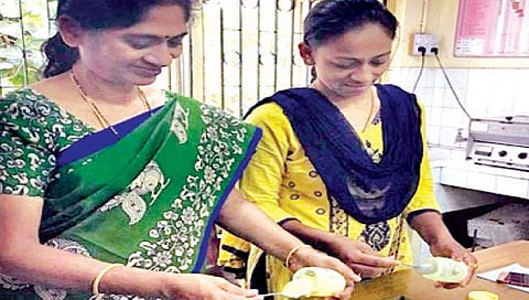 मायानगरीतील अभिनेत्रींच्या मधाळ सौंदर्याचे रहस्य दडलेय पुण्यात!