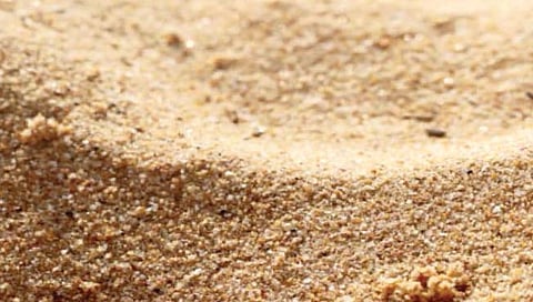 80 वर्षांच्या आजीबाई रोज खातात वाळू!