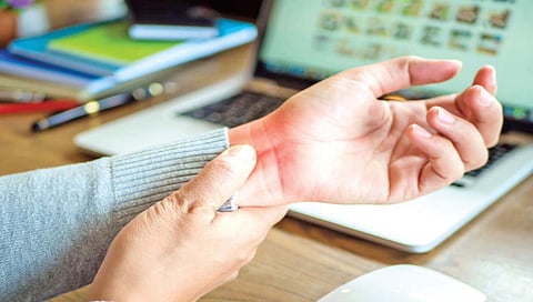 मोबाईल आणि लॅपटॉप वापर : गॅजेटप्रेमींचे आजार