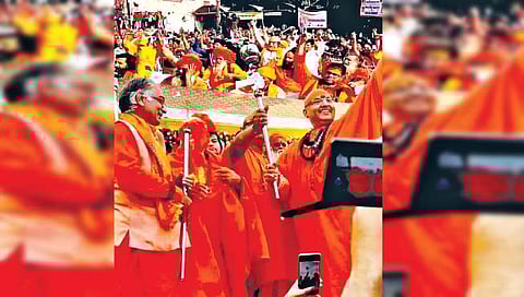 ‘मंदिर-मठ’ मुक्तीसाठी साधू-संत शस्त्र उचलणार