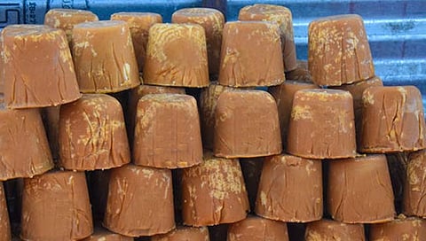 कोल्हापूर : गूळ हंगामाच्या पहिल्याच महिन्यात पाच वेळा सौदे बंद