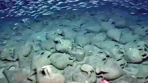 समुद्रात सापडला २५०० वर्षांपूर्वीच्या भांड्यांचा खजिना!