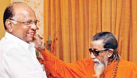 बाळासाहेब ठाकरे आणि शरद पवार यांच्‍यातील राजकारणा पलिकडील मैत्री हा नेहमीच चर्चेचा विषय ठरला.