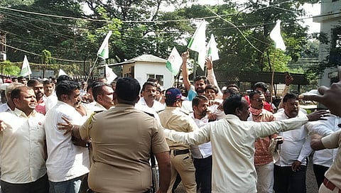 SANGLI MSEB : स्वाभिमानीचा महावितरणवर धडक मोर्चा; पोलिस-आंदोलकांत बाचाबाची