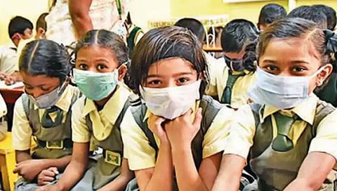 School Guidelines : एका बाकावर एकच विद्यार्थी, उपस्थितीबाबत पालकांची संमती आवश्यक