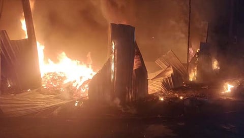 भिवंडी मध्ये खुल्या मैदानातील लग्नाच्या हॉलला भीषण आग