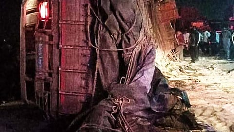 टेंभुर्णी : माढा तालुक्यात ट्रक-टॅंकरचा भीषण अपघात; ५ जणांचा जागीच मृत्यू