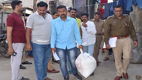 चाळीसगाव मध्ये ११ किलो गांजासह रोख रक्कम जप्त; तिघांवर गुन्हा