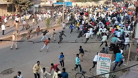 मालेगाव बंद दरम्यान दगडफेक लाठीचार्ज