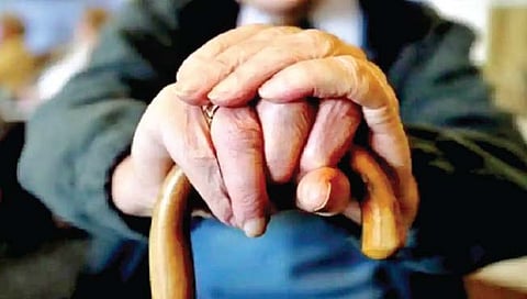 निवृत्ती वेतनाआड येणार्‍या शुक्राचार्यांना आवरा!