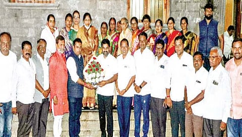 कोल्हापूर : यड्रावकर गट सतेज पाटील यांच्या सोबत