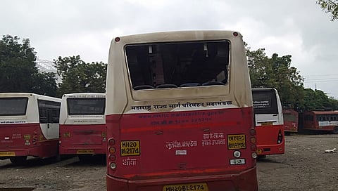 पैठण आगारातील एसटी बसवर दगडफेक; अज्ञाताविरोधात गुन्हा दाखल