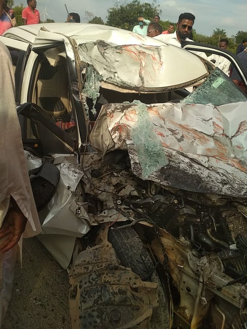 विटा : सुलतानगादे येथील अपघातात सोलापूर जिल्ह्यातील तरुण ठार