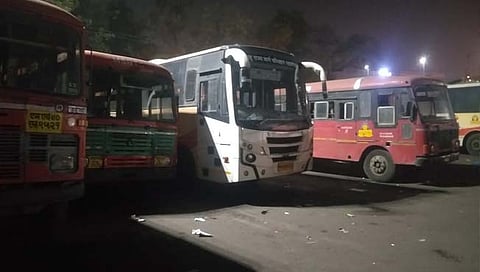 S T Strike : स्वारगेटमधून एसटीच्या गाड्या सोडण्याचा प्रयत्न, स्थानकात गोंधळ