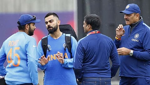 भारतीय संघात दोन गट; एक विराट कोहली सोबत तर दुसरा विरोधात