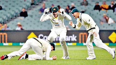 अ‍ॅशेस मालिका : सामना वाचवण्याची इंग्लंडची धडपड