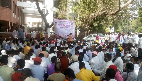 पुणे : ग्रामपंचायत कर्मचाऱ्यांचे जिल्हा परिषदेसमोर आक्रोश आंदोलन
