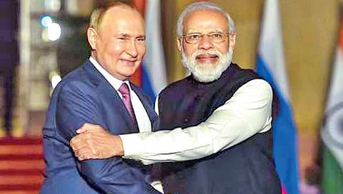 भारत-रशिया मैत्री जुनं ते सोनं?