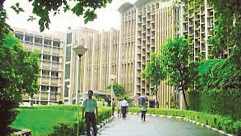 मुंबई : आयआयटी कॅम्पस प्लेसमेंटमध्ये तब्बल १२०० जणांना मिळाल्या नोकर्‍या, नामांकित कंपन्यांकडून ऑफर्स