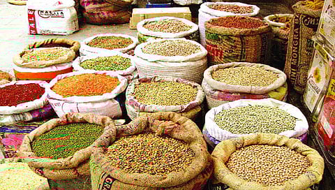 Breaking News : गहू, तांदळासह ७ कमोडिटजच्या फ्युचर ट्रेडिंगवर बंदी