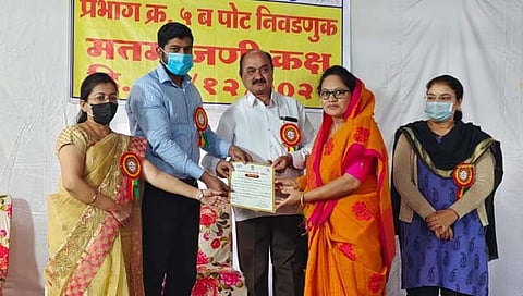 धुळे महानगरपालिका पोटनिवडणुकीत  भारतीय जनता पार्टीच्या आरती अरुण पवार विजयी झाल्‍या. 