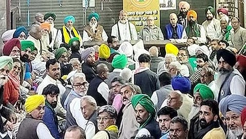 शेतकरी आंदोलनाचे पुढील धोरण ठरविण्‍यासाठी संयुक्‍त किसान मोर्चाच्‍या नेत्‍यांची आज बैठक झाली. 