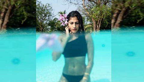 Kubbra Sait : कुब्राने पाण्यात लावली आग, स्वतःलाच केलं किस