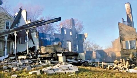 एका सापामुळे जळाले घर!