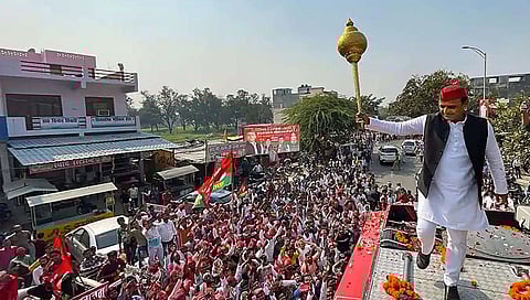 Akhilesh Yadav : अखिलेश यादव ममता बॅनर्जींच्या आघाडीत सामील होणार?