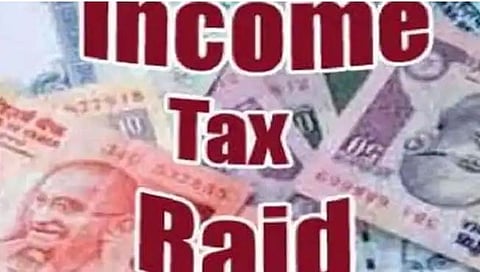 उत्तर प्रदेशमध्‍ये सपा नेत्यांच्या घरावर आयकर विभागाचे छापे