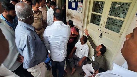 islampur municipal council : मुख्याधिका-यांच्या निषेधार्थ नगरसेवकांचा आत्महनाचा प्रयत्न