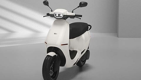 Ola Electric स्कूटरची प्रतीक्षा संपली, डिलिव्हरी सुरु, जाणून घ्या किंमत