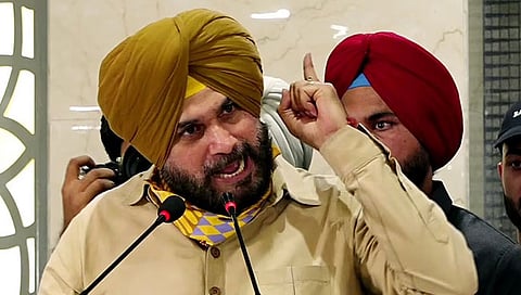 नवज्योत सिंग सिद्धू, “काॅंग्रेसला फक्त काॅंग्रेसच हरवू शकते”