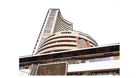 सेन्सेक्सची घसरण सुरूच; एका सत्रात 9.15 लाख कोटींचा चुराडा