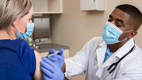 माता-पित्याने लस घेतल्यास मुलांनाही मिळते संरक्षण