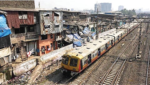 मध्य रेल्वेच्या 37 एकरवर अतिक्रमण