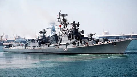 मुंबई जवळ युद्धनौकेवर स्फोट; 3 जवान शहीद