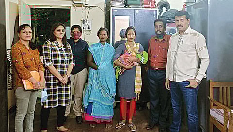 आई-वडिलांनीच केली पोटच्या 3 मुलांची विक्री