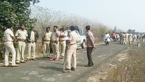 Hingoli : पातोंड्यात अतिक्रमण हटविण्यासाठी गेलेल्‍या वन विभागाच्या पथकावर दगडफेक, कर्मचार्‍यांचा हवेत गाेळीबार