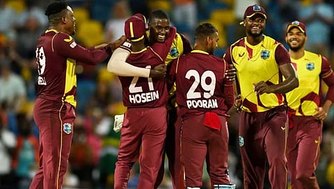 WI vs ENG : विंडीजच्या गोलंदाजाने 4 चेंडूत 4 बळी घेत इंग्रजांना लोळवले!